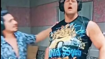 باتون ساليه بالسمسم هات.. أحمد التهامي يقلد حمو بيكا