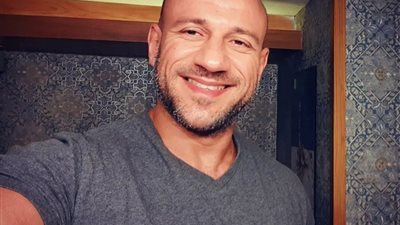 بهذه الطريقة.. أحمد مكي يُصَبح على جمهوره