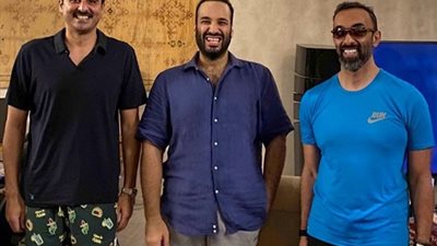 أديب يعلق على صورة 