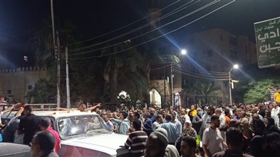 وزير النقل وكيلا في حفل زفاف عروسين من أبناء العاملين بورش كوم أبو راضي (صور)