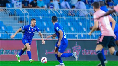الهلال يضرب الاتفاق بثلاثية في الدوري السعودي