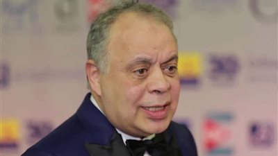 أشرف زكي عن دعم السيسي للفنانين: