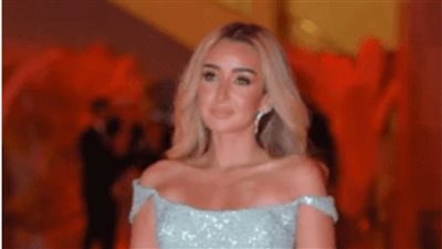 بفستان مكشوف.. هنا الزاهد تغازل جمهورها في أحدث ظهور لها