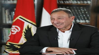 الخطيب يفاجئ لاعبي الأهلي قبل مباراة طلائع الجيش 