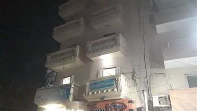 إخلاء برج مائل مكون من 10 طوابق في البحيرة (فيديو)