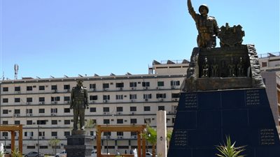 محافظة أسوان تنعي المشير حسين طنطاوي.. وتضع تمثالا له بدرة النيل 