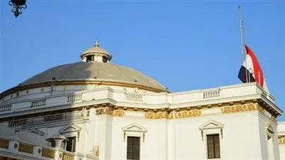 البرلمان ينكس العلم حدادا على وفاة المشير حسين طنطاوي
