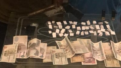 ضبط شخصين بالشرقية وبحوزتهما أسلحة نارية وذخائر بدون ترخيص ومواد مخدرة 