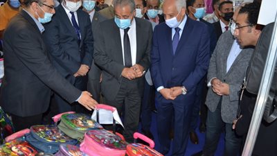 وزير التموين ومحافظ الجيزة يفتتحان 