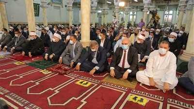 وزير الأوقاف يؤدي صلاة الجمعة بالبحيرة تزامنا مع افتتاح ١٤ مسجدا (صور)