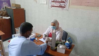  الكشف على ٧٨٥ مواطنا في قافلة طبية مجانية بقرية أبو دياب بقنا