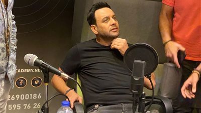 مصطفى قمر يحتفل بانتهاء الموسم الأول من 