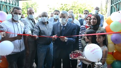 محافظ المنيا يفتتح المعرض الخيري لتوزيع الزي المدرسي