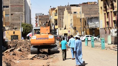  محافظ أسوان: مش هنسفلت الشوارع إلا بعد الانتهاء من البينة التحتية بشكل كامل (فيديو)