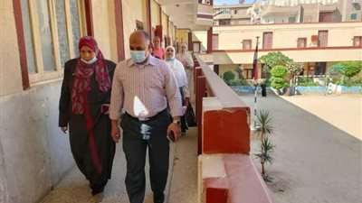 إحالة مسؤولي مخازن الكتب ومديري مدارس و35 معلمًا للتحقيق ببني سويف (صور)
