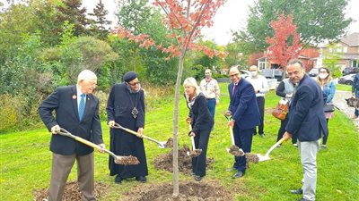 وزيرة الهجرة تهنئ الأب أنجيليوس لتكريمه وإطلاق اسمه على حديقة بكندا