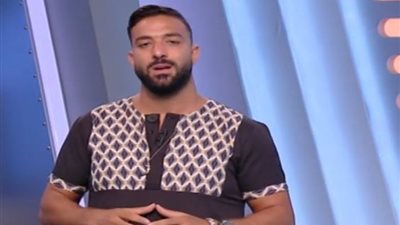 عاجل.. ميدو يكشف أسرار ملابسه المثيرة للجدل