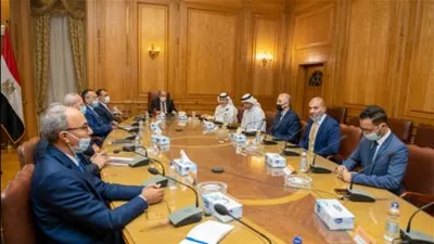 وزير الإنتاج الحربى والمدير العام لمجلس الإمارات للشركات الدفاعية يبحثان التعاون المشترك