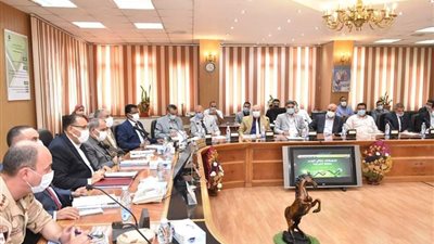 محافظ الشرقية يُشدد على التصدي لظاهرة حرق قش الأرز ويتوعد المخالفين 