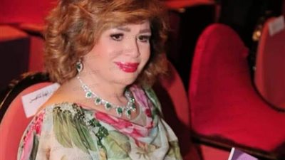  بهذه الطريقة.. إلهام شاهين تروج لتوقيع كتاب المتمردة 