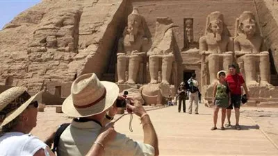 تفاصيل إطلاق خدمة الرسائل النصية للسائحين خلال زيارتهم لمصر (فيديو)