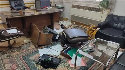 محامِ يقتحم مكتب رئيس 