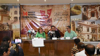 إلهام شاهين: سمير غانم أكثر واحد ممكن يضحكني على المسرح