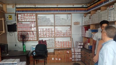 ضبط مخالفات بمخابز والتحفظ على سلع مهربة ومجهولة في حملة تموينة ببني سويف