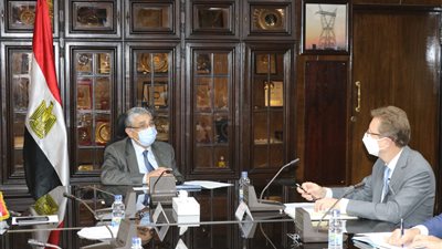 وزير الكهرباء : نتعاون مع  شركة سيمنس للبدء فى إعداد دراسات مشروع إنتاج الهيدروجين الاخضر