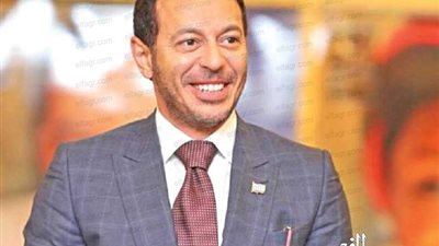 مصطفى شعبان يداعب الجمهور على طريقته الخاصة.. شاهد 