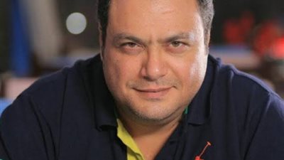 تعليق ناري من مراد مكرم يعلق على استبعاد 