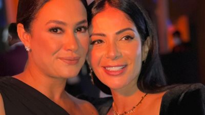 منى زكي لـ هند صبري: دائمًا مقابلتي معك تكون عظيمة