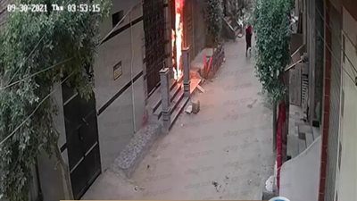 ننشر لحظة حرق سيدة لجارها بالبنزين حتى الموت بالهرم (فيديو)