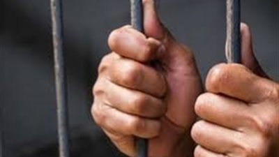 القبض على عاطل هارب من قضية سرقة بالإكراه بالقليوبية