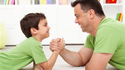 استشاري: ضعف الرغبة الجنسية يؤثر على علاقة الرجل بأطفاله (فيديو)