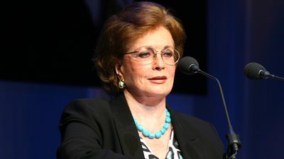 نجل السادات يكشف تفاصيل الأيام الأخيرة في حياة والدته