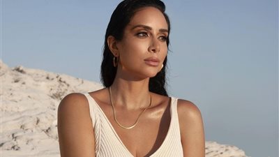 بإطلالة بيضاء ..بسنت شوقي تبهر جمهورها