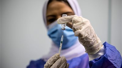 هل سيسمح بحصول الأطفال على لقاح كورونا؟.. الحكومة تجيب 