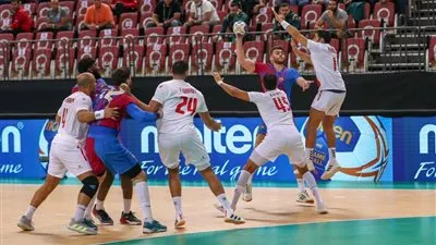 في مباراة مثيرة.. الزمالك يسقط أمام برشلونة بكأس العالم للأندية لكرة اليد