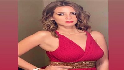 إيمان العاصي تبهر جمهورها بإطلالة جديدة