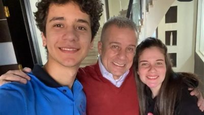 الفنان شريف منير يدعم النجوم الشباب 