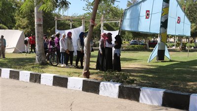 جامعة المنصورة تستقبل طلابها علي طريقتها الخاصة (صور)