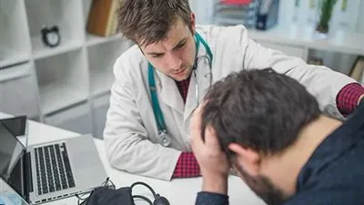 طبيب يكشف الحل النهائي لعلاج دوالي الخصية.. تعرف عليه (فيديو)