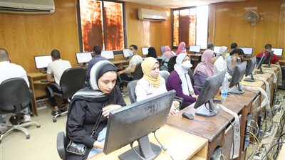 مركز التحول الرقمي بجنوب الوادي يجرى اختبارات لـ 114 من الباحثين