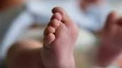 التحقيق في العثور على جثة رضيع ملقى بين الصخور بالإسكندرية 