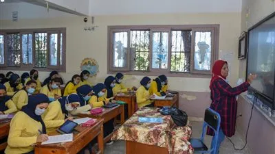 في أول الدراسة.. محافظ الإسكندرية يشدد على ارتداء الكمامات بين الطلاب