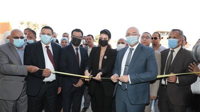 محافظ بني سويف يفتتح أول مجمع مدارس ضمن 