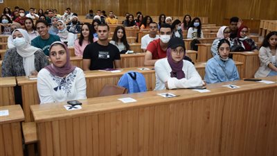 ندوة تعريفية لطلاب الفرقة الأولى شعبة اللغة الإنجليزية بحقوق عين شمس