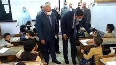 محافظ الدقهلية يكشف تفاصيل بكاء طفل بهيستريا فى الفصل (فيديو)