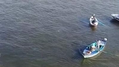 رحلة البحث عن ضحايا ميكروباص الساحل.. الدفع بـ5 لانشات إنقاذ نهري (صور)